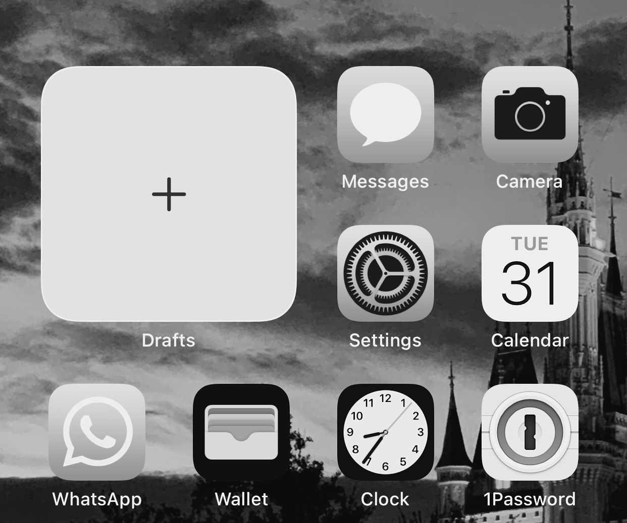 Monochromatic iPhone home screen